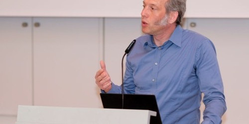 Cornelius Schubert beim Vortragen