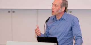 Cornelius Schubert beim Vortragen